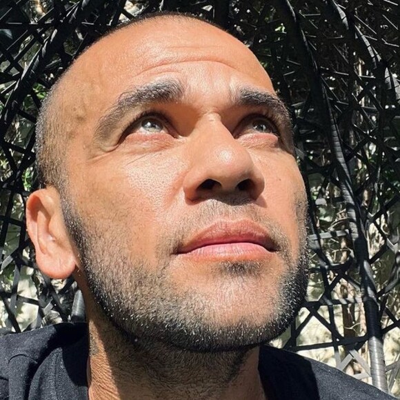 Daniel Alves pode, em breve, dar uma entrevista bombástica a uma revista brasileira