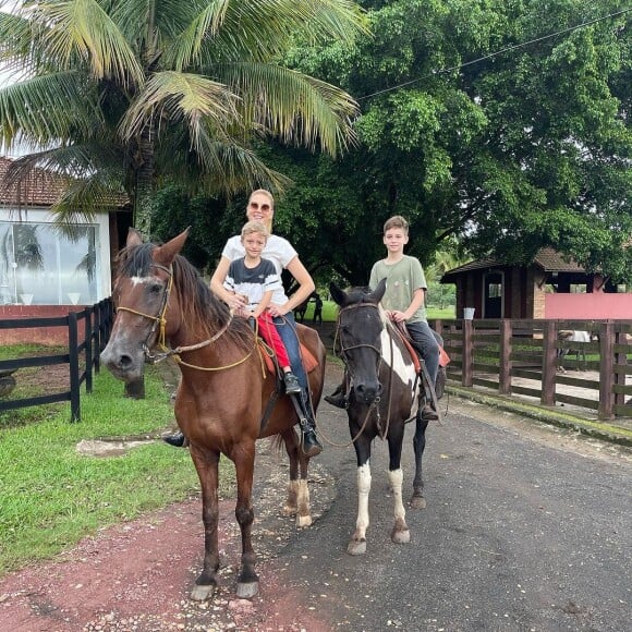 Ana Hickmann curte o feriadão de Páscoa na fazenda