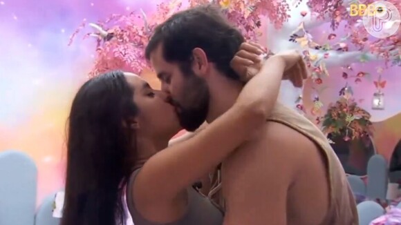 Isabelle e Matteus se beijaram muito na festa do 'BBB 24'