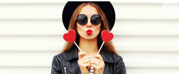 Celebre o Dia do Beijo com estas 4 dicas que prometem manter seus lábios macios e hidratados por mais tempo