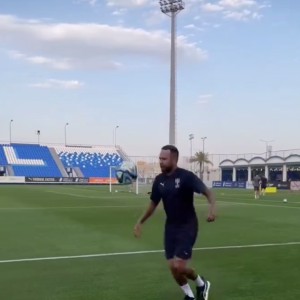 Neymar viralizou em um novo vídeo voltando aos campos pelo Al-Hilal e se exercitando com uma bola