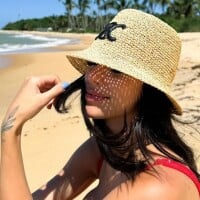 Bruna Biancardi exibe corpão sarado em praia na Bahia e barriga sequinha, 6 meses após parto, rouba a cena: 'Novo ciclo'