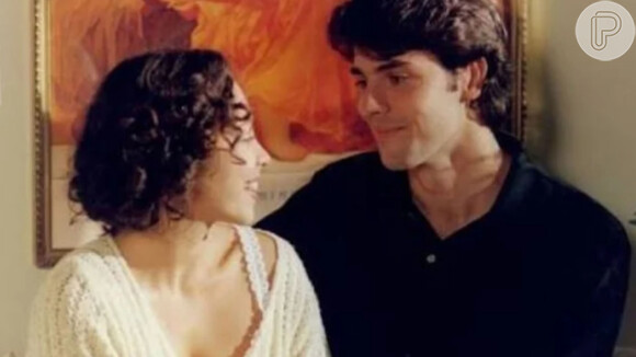 Em Història de Amor, Joyce (Carla Marins) nutre o amor de Bruno (Claudio Lins), mas fica com Caio (Angelo Pes Leme) no final da novela
