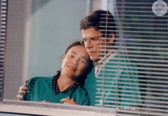 Na novela 'História de Amor', mãe de Joyce (Carla Marins), Helena (Regina Duarte) é apaixonada por Carlos (José Mayer)
