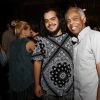 Gilberto Gil posa com o neto Francisco, filho de Preta Gil, que se apresentou com sua banda, Sinara