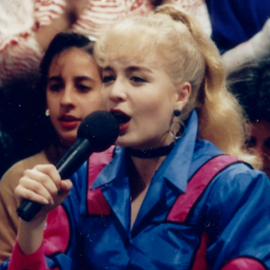 Angélica trabalhou no SBT de 1993 a 1996, quando migrou para a Globo