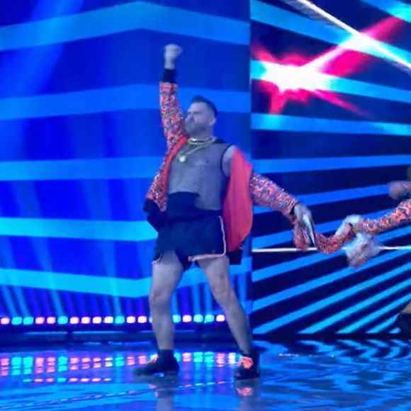 Ao som de funk, Henri Castelli deu o que falar