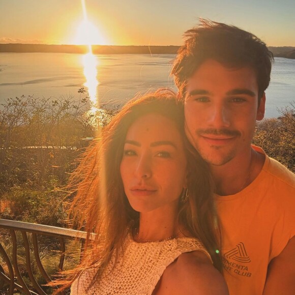 Sabrina Sato atualmente namora o ator Nicolas Prattes