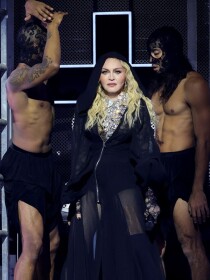Madonna faz passagem de som em Copacabana e detalhe inusitado em look da cantora vira assunto nas redes sociais