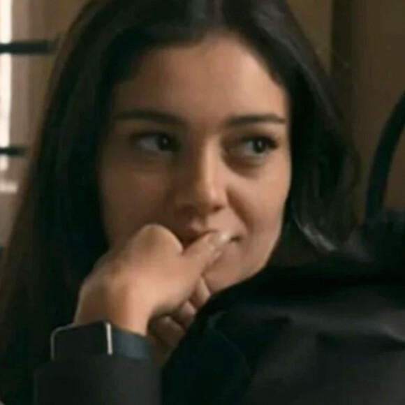 Eliana (Sophie Charlotte) se sente ferida ao ver Ritinha (Mell Muzzillo) com Damião (Xamã) em Renascer