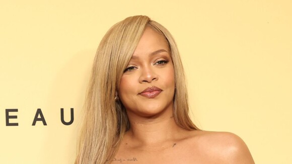 MET Gala 2024: Rihanna radicaliza visual e surge com cabelo usado pela última vez em 2014 para importante baile de gala. Fotos!