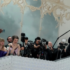 No ano passado, Rihanna, ainda grávida, usou Valentino em sua aparição no MET Gala