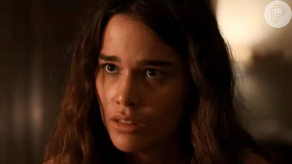 Em 'Renascer', Mariana (Theresa Fonseca) apronta mais um momento constrangedor que envolve pai e filho.