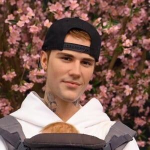 Justin Bieber foi homenageado no Madame Tussauds com uma bebê de colo