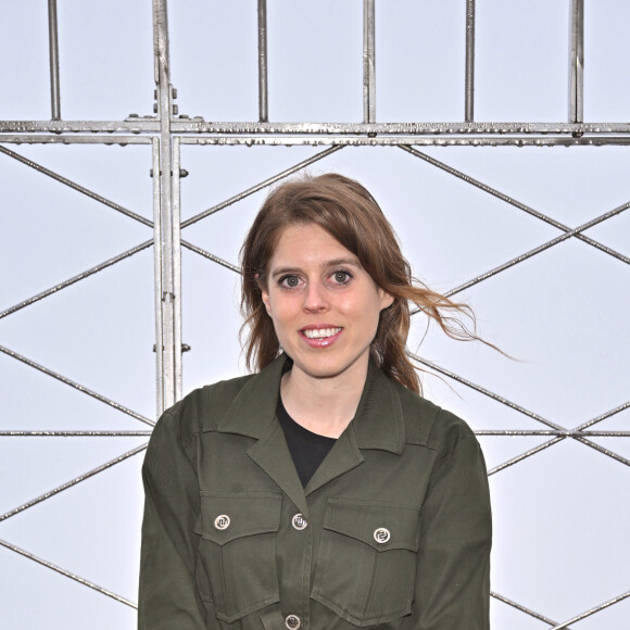 A outra escolhida foi a princesa Beatrice, que, embora tenha recusado o convite, voltou atrás e cedeu ao pedido de Charles III