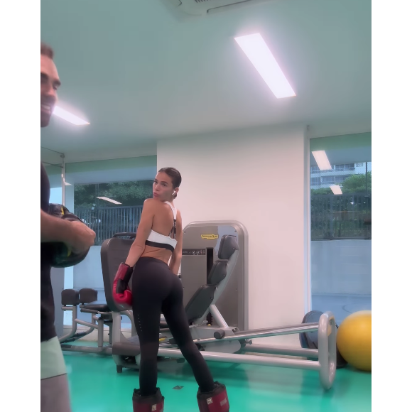 Bruna Marquezine, além de críticas ao seu corpo, também recebeu diversos elogios de internautas