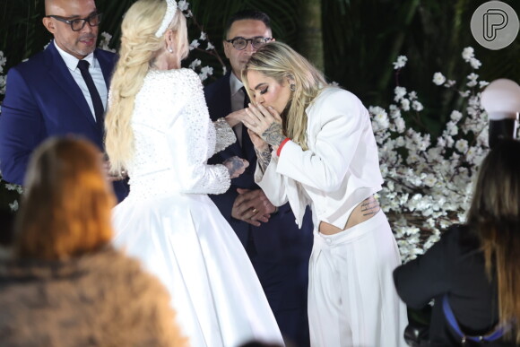 Casamento de Monique Evans e Cacá Werneck foi celebrado por casal de pastores Marcos Gladstone e Fábio Inácio. 'Para nós, LGBTQIA+, o civil é muito importante, mas a benção de Deus diante da fé é algo muito importante'