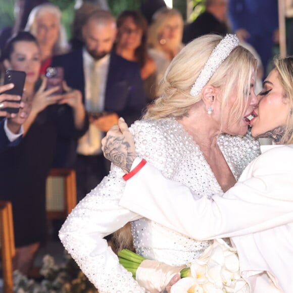 Casamento de Monique Evans e Cacá Werneck teve 230 convidados