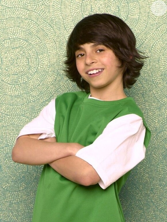 Rico, personagem interpretado por Moisés Arias em 'Hannah Montana', foi dublado por ninguém menos que Gloria Groove!