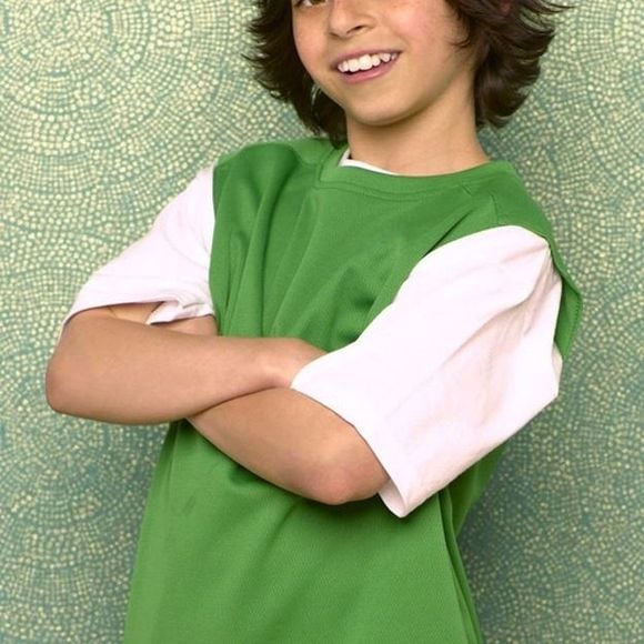 Rico, personagem interpretado por Moisés Arias em 'Hannah Montana', foi dublado por ninguém menos que Gloria Groove!