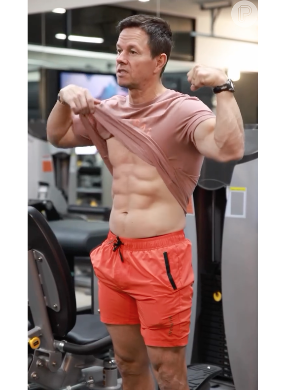 Mark Wahlberg chegou a comer 11 mil calorias por dia para ganhar peso