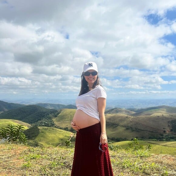 Sthefany Brito passou o final de semana no rancho de Bruno Gagliasso e atualizou suas redes sociais com fotos do barrigão