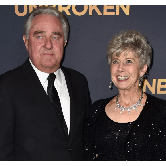 O pais de Brad trabalhou em uma empresa de transporte rodoviário e a mãe era conselheira escolar