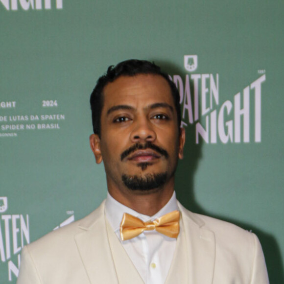 Samuel de Assis também usou um smoking claro na Spaten Fight Night