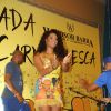 Juliana Alves entra no ritmo do Carnaval e samba com look justíssimo em feijoada no Rio de Janeiro