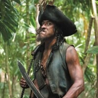 Ator de 'Piratas do Caribe' e 'Lost' morre aos 49 anos após ser atacado por tubarão no Havaí; recorde carreira de Tamayo Perry