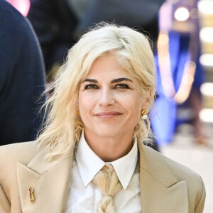 Selma Blair prestigia desfile da Schiaparelli