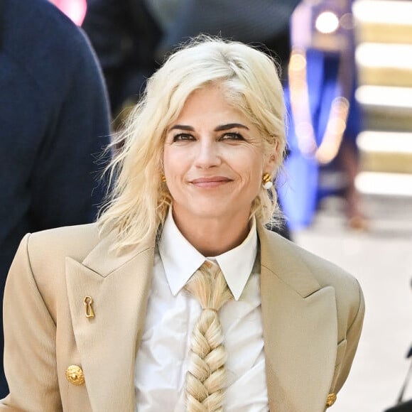 Selma Blair prestigia desfile da Schiaparelli