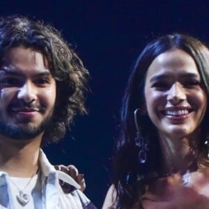 Bruna Marquezine deve encontrar Xolo Maridueña, ator já apontado como affair, em novo projeto internacional. Aos detalhes!