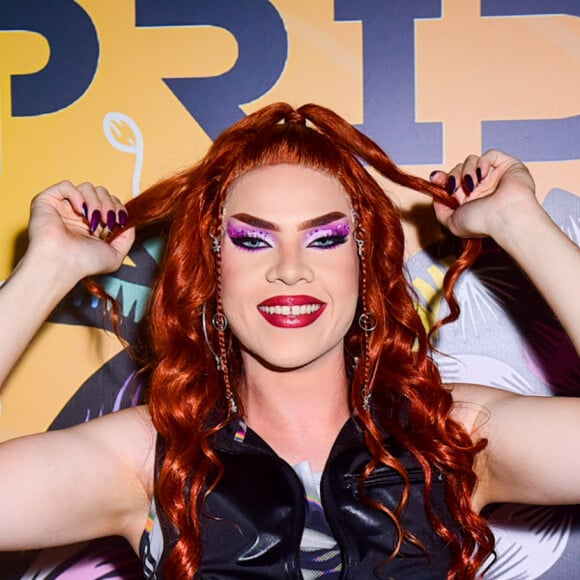 Reddy Allor tinha uma dupla sertaneja com o irmão antes de seguir a carreira artística como drag queen. Agora, ela se prepara para o lançamento de seu primeiro CD solo 