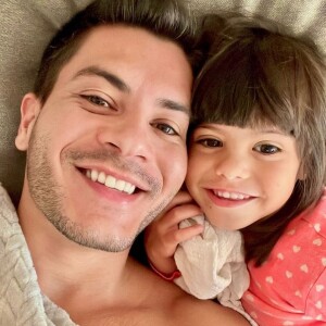 Sophia é filha de Maira Cardi e Arthur Aguiar