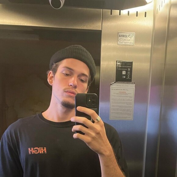 Pietro Antonelli não seguiu a carreira dos pais na atuação, mas se dedica à música