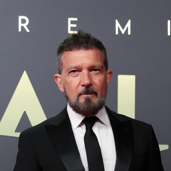 Antonio Banderas não vai dançar no 'Domingão com Huck'. Depois de quatro dias no Brasil, o astro retornou para a Espanha na quinta-feira (04)