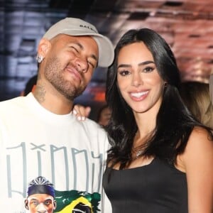 Neymar canta pagode para Bruna Biancardi, diz "precisar de um ajuste" e web não perdoa