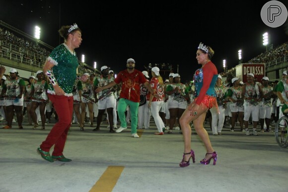 Susana Vieira brilhou no ensaio técnico da Grande Rio que aconteceu no último domingo, 25 de janeiro de 2015. Só de maiô, a artista mostrou que está em plena forma para desfilar como rainha de bateria do Carnaval 2015