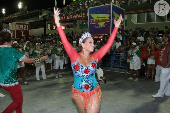Só de maiô, Susana Vieira mostrou que está em plena forma para desfilar como rainha de bateria do Carnaval 2015