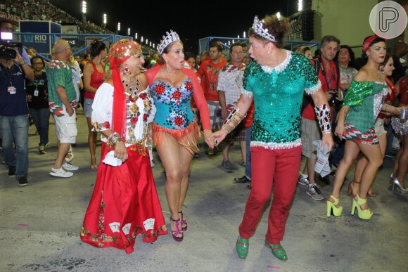 Susana Vieira brilhou no ensaio da Grande Rio que aconteceu na noite de domingo, 25 de janeiro de 2015, na Marquês de Sapucaí, no Rio. Só de maiô, a atriz, de 72 anos, mostrou que está em plena forma e cheia de disposição