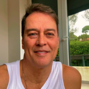 Ator Marcello Antony, que fez sucesso em novelas da TV Globo, atualmente mora em Portugal