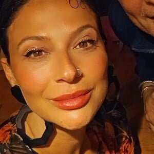 Esposa de Marcello Antony, Carolina Villar, se revoltou com o comentário e detonou a internauta dizendo que ela "parecia a noiva do Chucky"