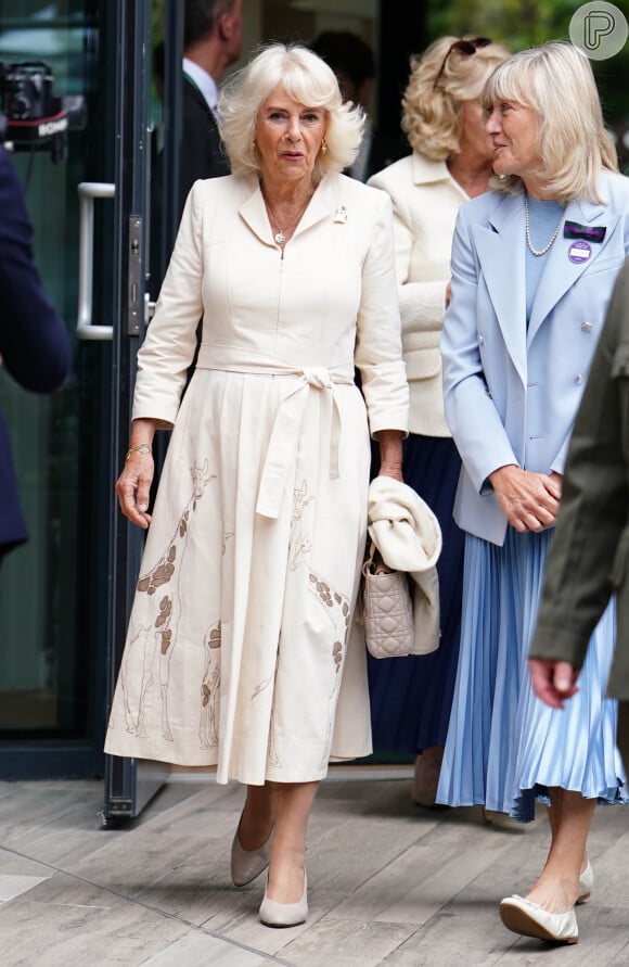 Camilla Parker-Bowles chamou atenção durante aparição em uma partida do Torneio de Wimbledon, a mais popular competição de tênis da Inglaterra