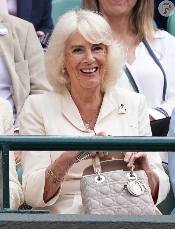 Rainha Camilla carregava consigo uma referência muito famosa à Princesa Diana, primeira esposa de seu atual marido, o Rei Charles III