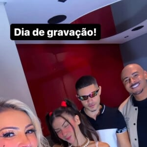 Andressa Urach uniu MC Pipokinha e um ator de conteúdo gay em pornô recente