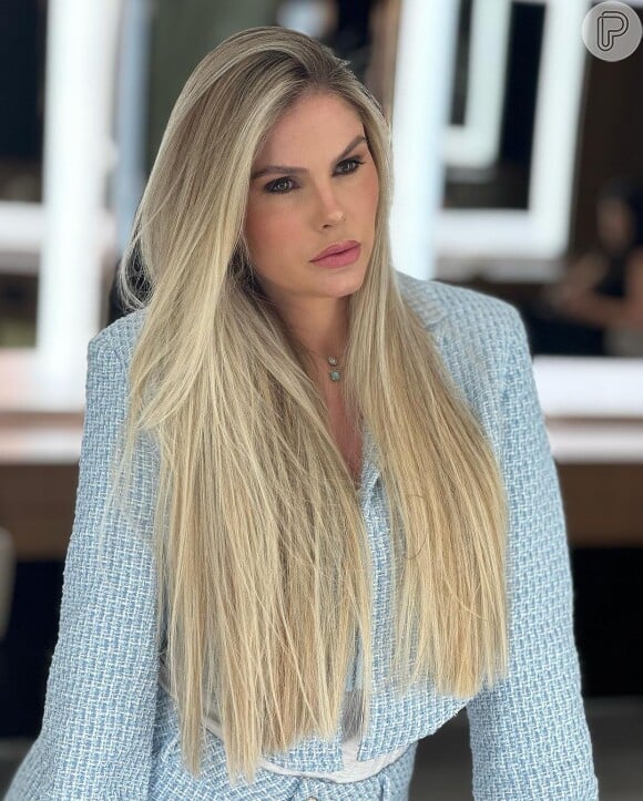 Quase 7 meses depois do nascimento dos filhos, Bárbara Evans fez um combo de cirurgias plásticas