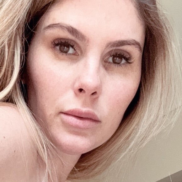Bárbara Evans destacou seus seios turbinados depois de trocar o tamanho das próteses de silicone