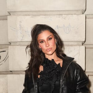 Bianca Andrade apostou no look all black com jaqueta de couro para o aniversário de 26 anos de Luísa Sonza
