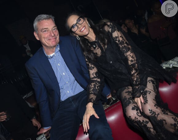 Jami Gertz e seu marido, Tony Ressler, somam uma fortuna de R$ 54 bilhões